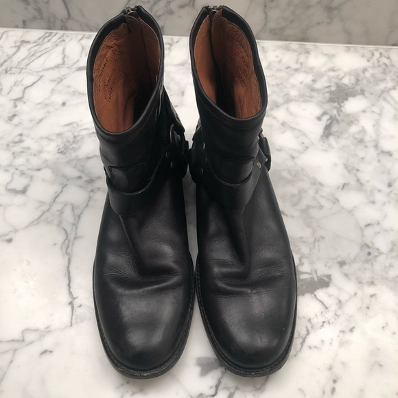 Frye | Black Phillip Harness Short Leather Boot - Picture 5 of 6